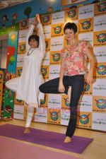 Yana Gupta with Shelly Khera of SLIM SUTRA launches Meditation and Slimming DVD in Planet M on 2nd July 2011  (30).JPG